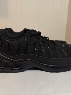 Men’s Larnmern steel toe work shoes. New without box.